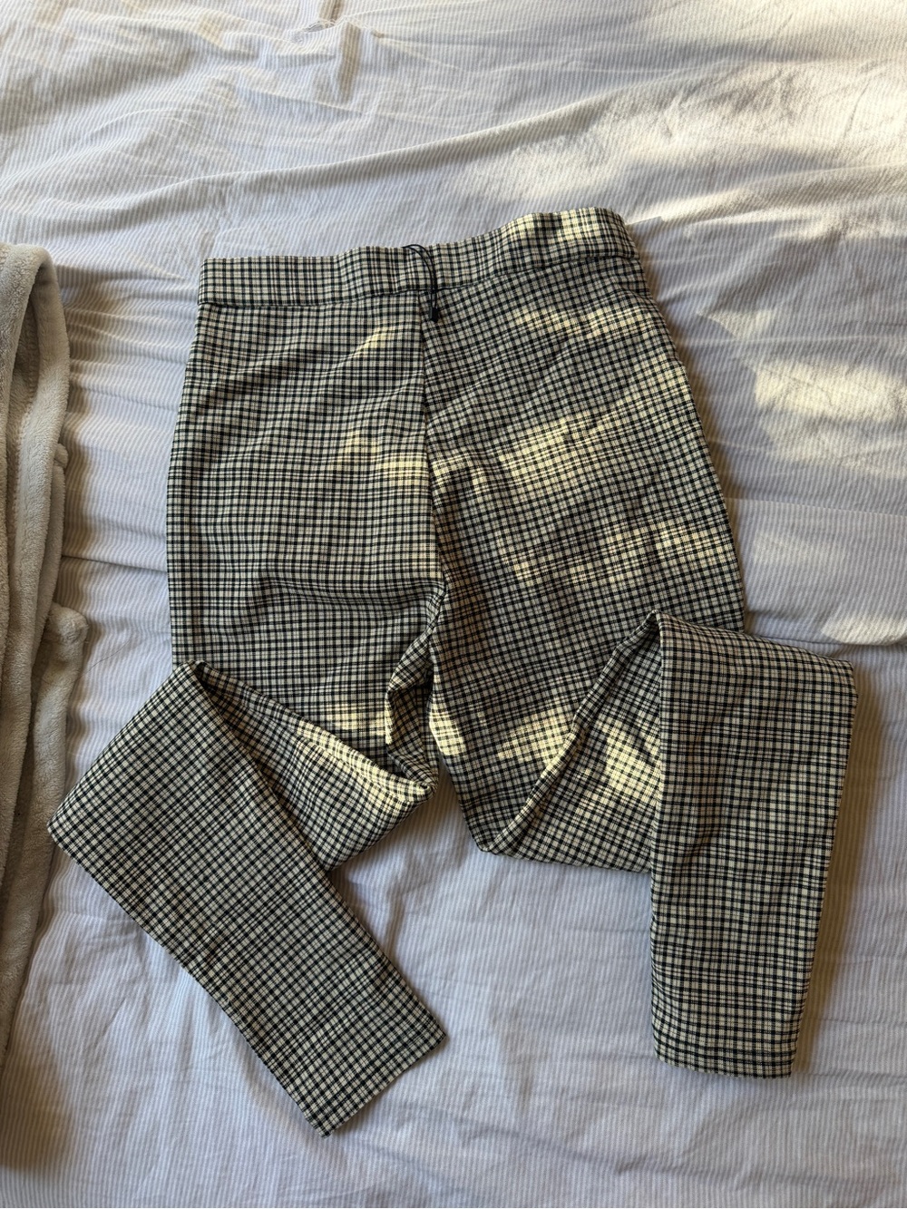Zara women’s Plaid Stretch Ankle Pants - Black & Cream